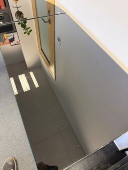 Skleněný rohový stůl - 4