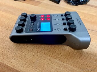 Zoom PodTrak P4 podcast rekordér 4 kanály vč. mikrofonů - 4