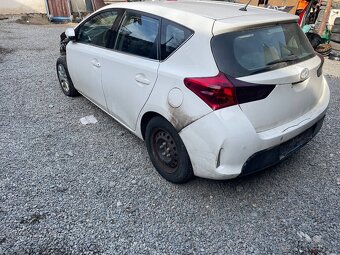 Toyota auris 2015-E18-2.0-91 Kw-- náhradní díly - 4