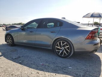 2020 Volvo S60 T5 Momentum 2.0L FWD - 4