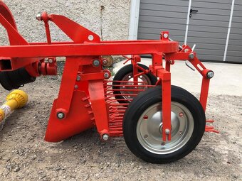 Vyorávač brambor 4UD - 4