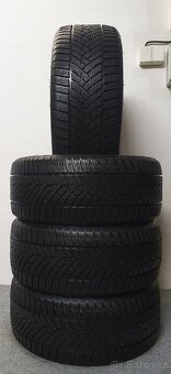 4x -- 225/40 R18 Zimní pneu Goodyear UltraGrip Performance + - 4