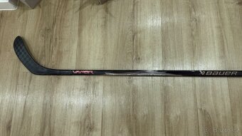 ✅ ĽAVÁ - BAUER VAPOR LEAGUE 2025 - 164 CM - P28 - 77 FLEX ✅ - 4
