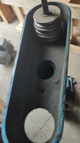 Malá litinová stojanová vrtačka tovární výroby - 4