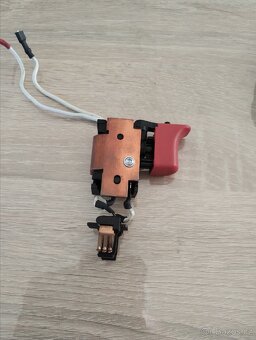 Spínač na Aku Bosch - 4