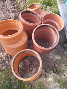 Kanalizační kolena a materiál - 4