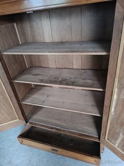 Starožitná skříň - 4