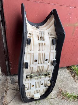 Suzuki XF650 Freewind - sedačka - 4