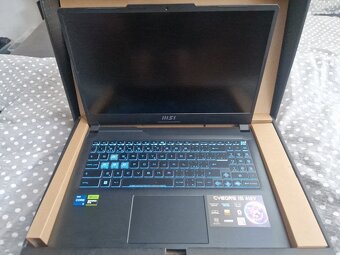 MSI Cyborg 15 A12VE-081CZ - herní notebook - 4