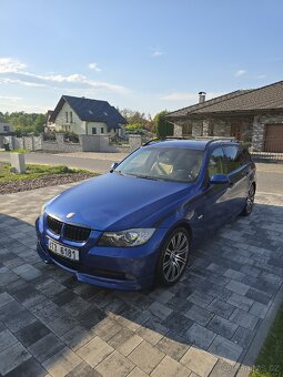 BMW 320D E91, r.v. 2008, vyhřívané sedačky, park. senzory
- 4