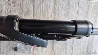 Rock Shox Revelation RC; Air; 130 STR - 4
