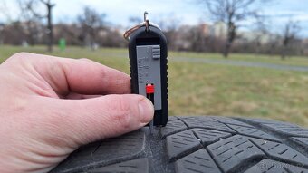 Zimní pneu Pirelli 235/55 R18 4KS-1000,- - 4
