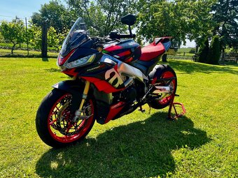 Aprilia Tuono V4 Factory - 4