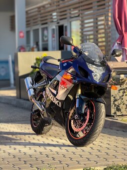 Suzuki GSXR 750 K5 - 4