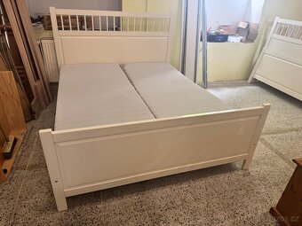 Hezká bílá postel-letiště IKEA HEMNES 160x200 - 4