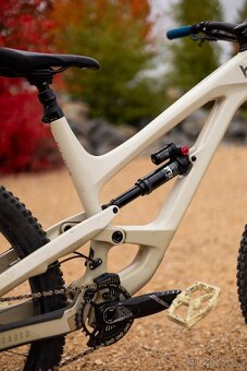 YT Capra CF Comp 2020 - 4