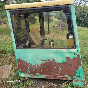 Stavební stroj, rypadlo, bagr - budka - 4