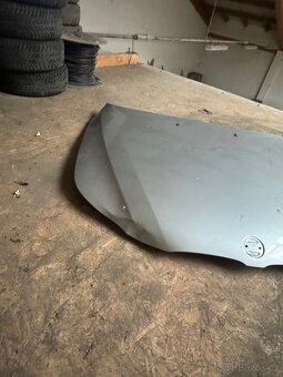 BMW E60 — hliníková kapota, originál • 2000 Kč - 4