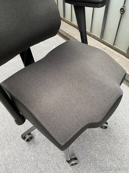 Kancelářská židle Therapia Body XL (pc 27000,-) ZÁNOVNÍ - 4