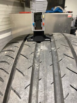 Prodám letní pneu 235/45/18 dunlop - 4