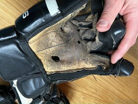 Staré kožené hokejové rukavice Vic 900 - seniorské cca 16' - 4