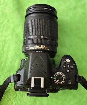 Nikon D5100 + objektiv AF-S DX Nikkor 18-105 mm - 4