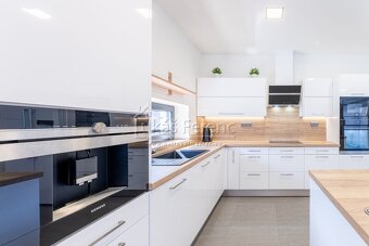 Prodej, rodinný dům, dispozice 4+kk/Garáž, terasa, bazén, po - 4