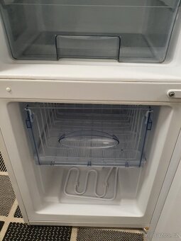 jako nová ÚZKÁ 50cm šířka moderní A++ lednice - 4