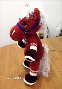 KONÍČEK S MODROU UZDOU 38 cm - 4