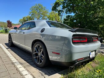 Dodge challenger 5.7 rok 2022 - 4
