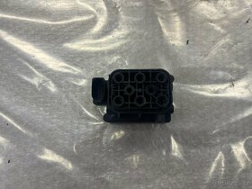 ROZDĚLOVACÍ KOSTKA VZDUCHU MERCEDES W164 A2513200058 - 4