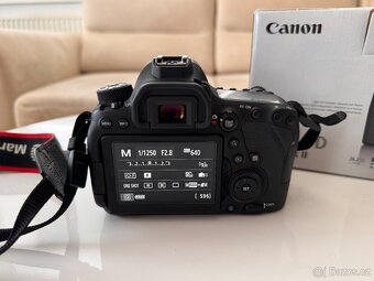 Canon 6D Mark II top stav - 4