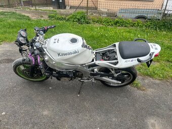 Kawasaki ninja zx6r - 4