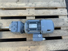 ELEKTROMOTOR S PREVODOVKOU 141 alebo 246 ot/min - 4