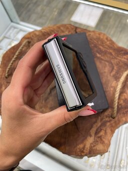 Samsung Galaxy Z Flip 6 - 4