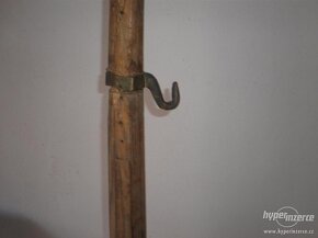 stará houpačka - stojan na kolébku pro miminko, r. 1872 - 4