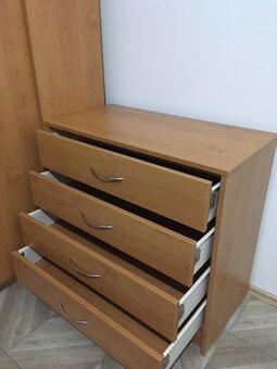 Komoda, šatní skříň, psací stůl - 4