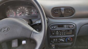 Hyundai Accent - 4