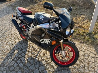 Honda CBR 900 RR - 4