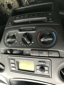 Toyota Yaris 1,0 VVT-i 2005 48kW - dily z vozu - 4