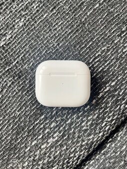AirPods 2021 s bezdrátově nabíjecím pouzdrem - 4