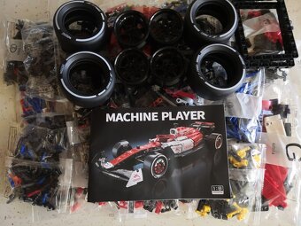 Stavebnice F1- Velká červená, kompatibilní s LEGO - 4