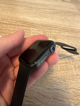 Apple Watch Series 5 44mm – černé, krabice + nový řemínek - 4
