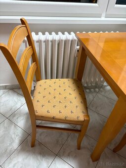 Jídelní stůl a 4 židle - 4