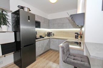 Pronájem bytu 2+kk s balkonem a parkovacím stáním Praha 9 Vy - 4