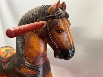 Starý, dřevěný houpací kůň - 4