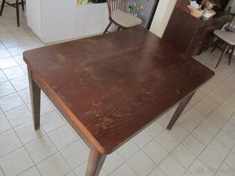 HISTORICKÝ JÍDELNÍ STŮL - 4