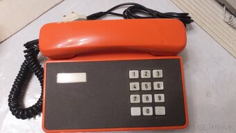 TELEFONÍ  PŘÍSTROJE TESLA STROPKOV, druhý je.tlačítkový - 4