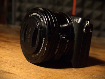 Sony Alpha a5100 + KIT Objektív + 32GB SDHC + Foto Brašňa - 4