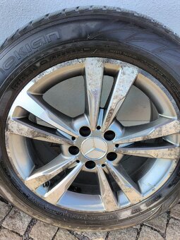 Pneu Mercedes Benz V 235/55R 17 - 4